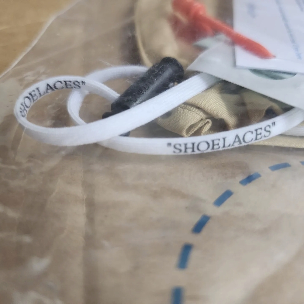 Off-White Beige Face Mask - Picture 3 of 3